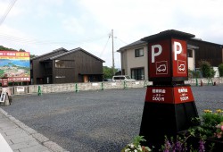 Parking Lot / Bicycle-parking Space