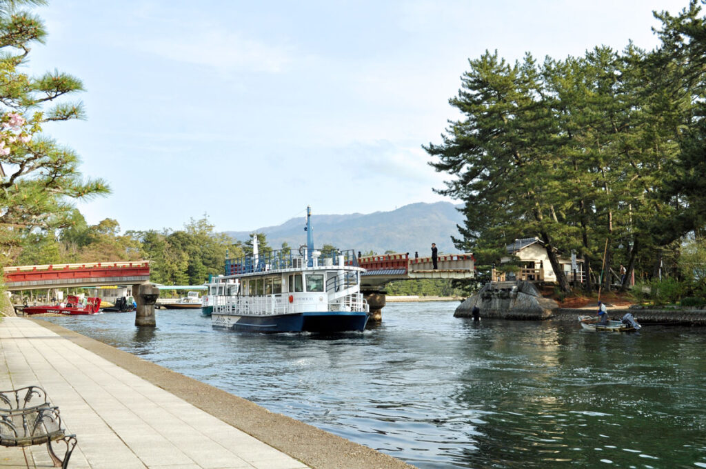 7.Kaisenkyo (Rotating Bridge)